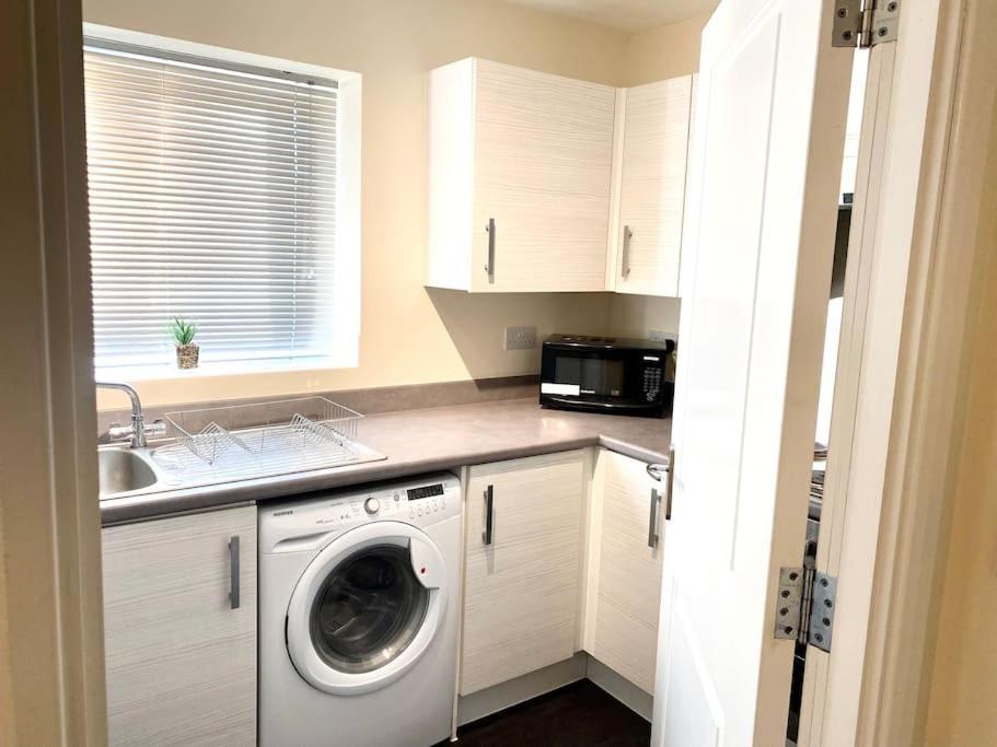 Amazing 2-Bed City Centre Apt With Parking Coventry Exterior foto