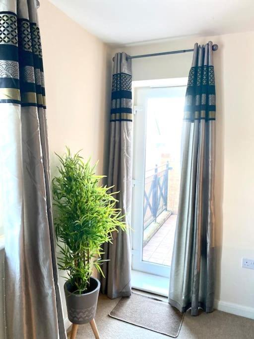 Amazing 2-Bed City Centre Apt With Parking Coventry Exterior foto